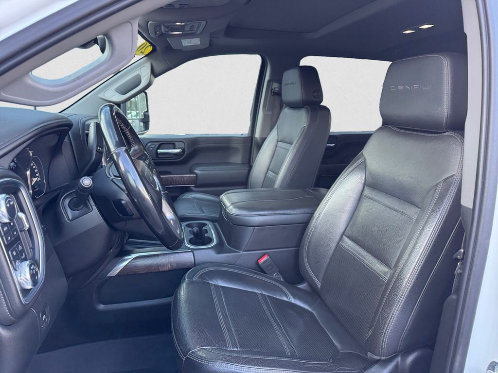Used 2023 White GMC Denali image 10