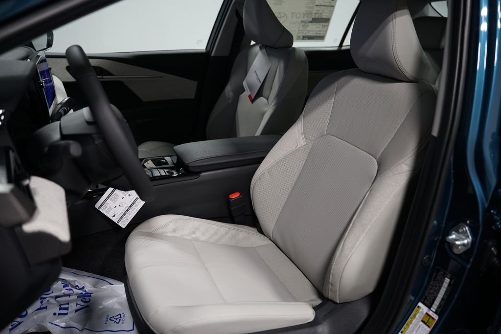 Thumbnail: 2025 Toyota Camry - 27