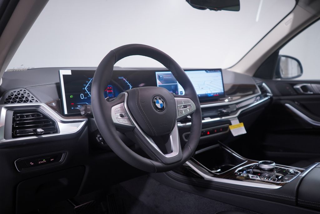 Thumbnail: 2026 BMW X7 - 6