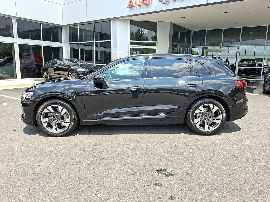 Thumbnail: 2022 Audi e-tron - 7