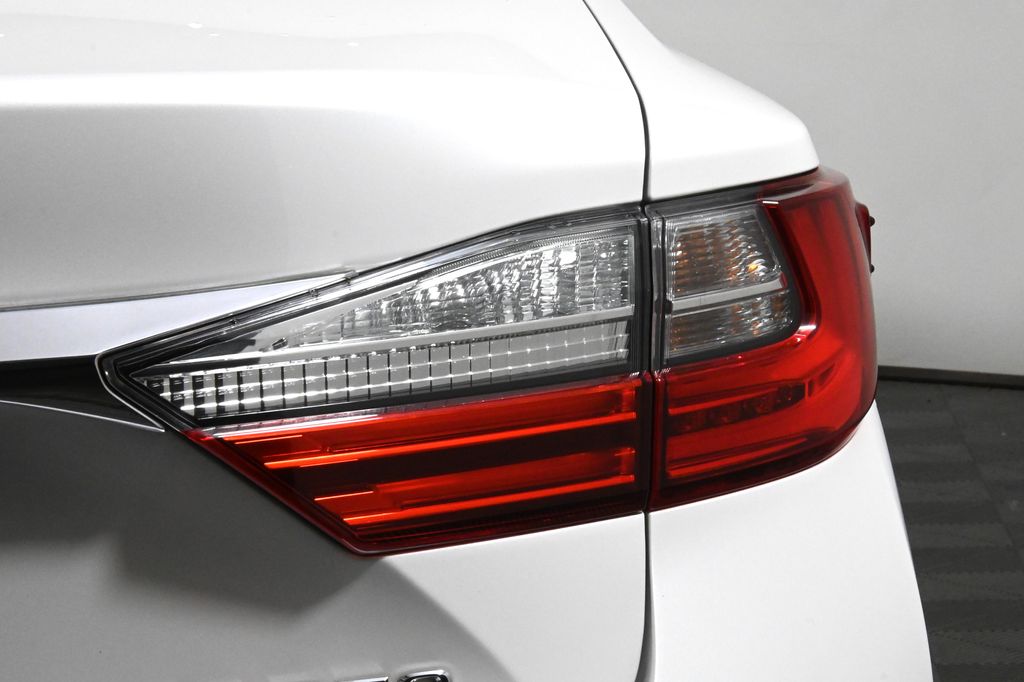 Thumbnail: 2018 Lexus ES - 13