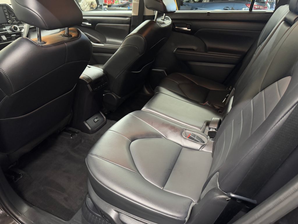 2022 Toyota Highlander Hybrid XLE