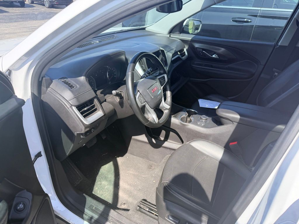 Used 2024 White GMC SLT image 6