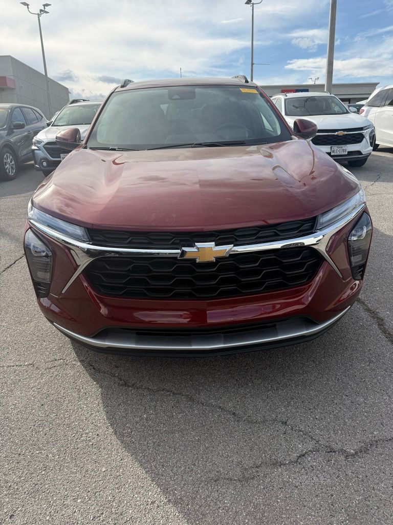 Red (Crimson Metallic) 2025 Chevrolet Trax LT FWD SUV / Crossover Front-Wheel Drive 6-Speed Automatic