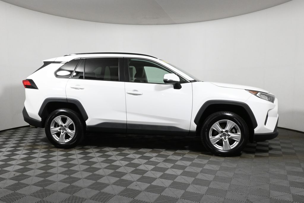 Thumbnail: 2019 Toyota RAV4 - 9