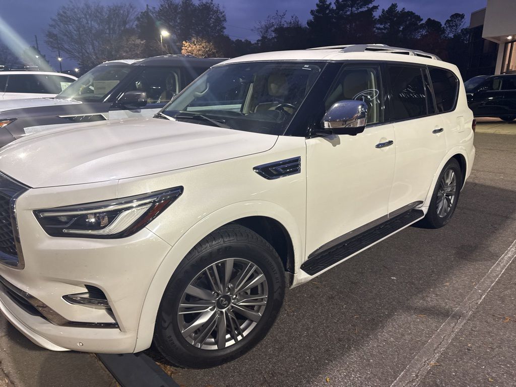 2021 Infiniti QX80 Luxe photo 3
