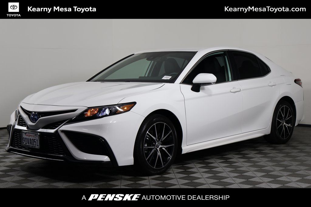 2023 Toyota Camry SE Hero Image