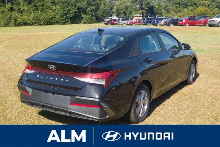 New 2026 Black Hyundai SE image 7