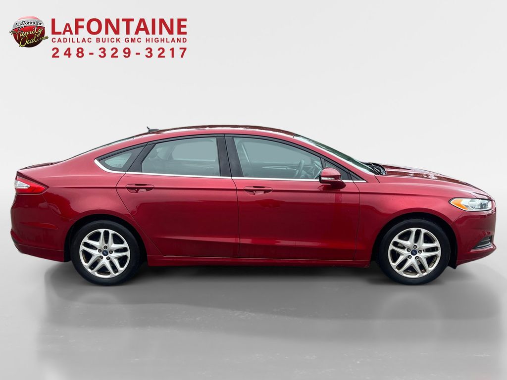 2016 Ford Fusion SE 8