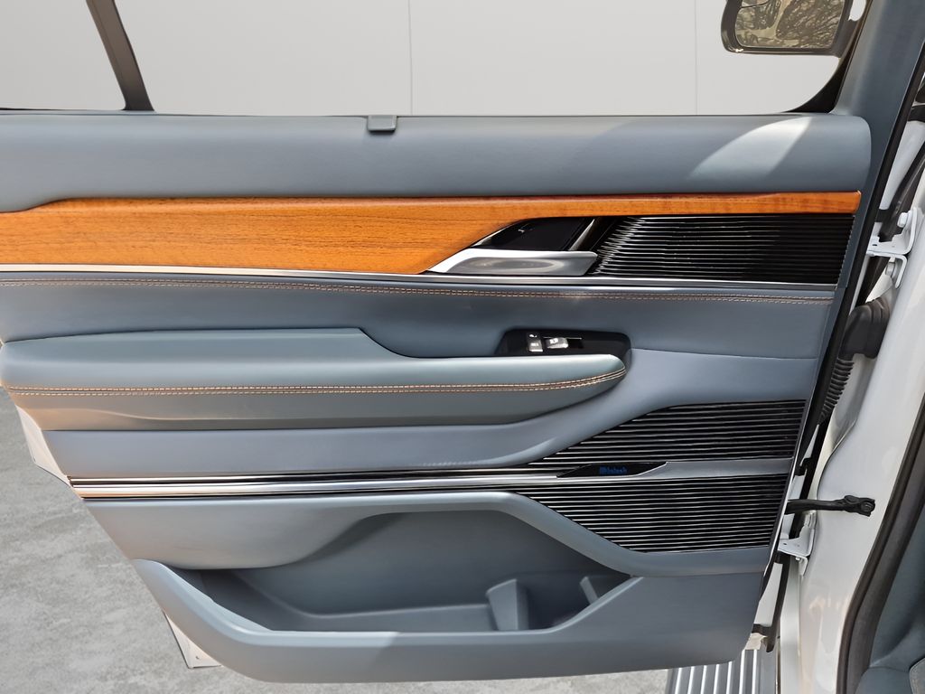 Used Car 2022 Jeep Grand Wagoneer  Series Ii For Sale Under $60,000 In Austin, Texas