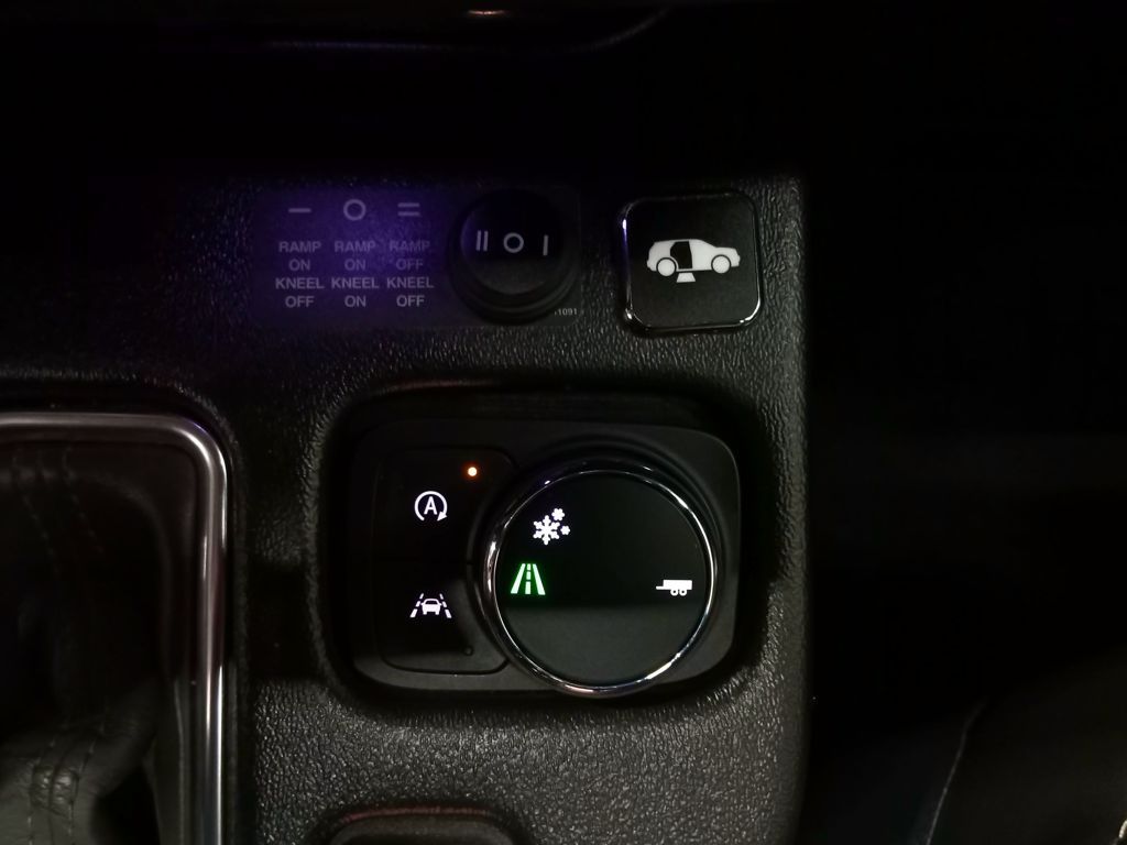 2022 Chevrolet Traverse FWD LT Leather