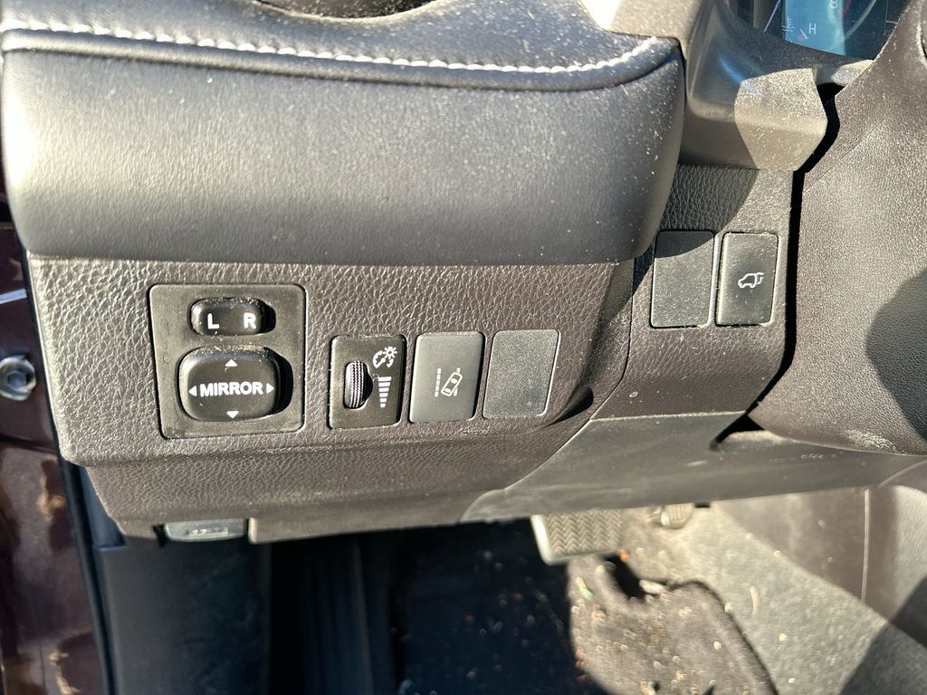 Thumbnail: 2018 Toyota RAV4 - 13