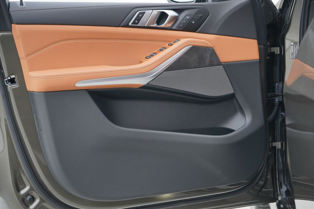 Thumbnail: 2026 BMW X5 - 9