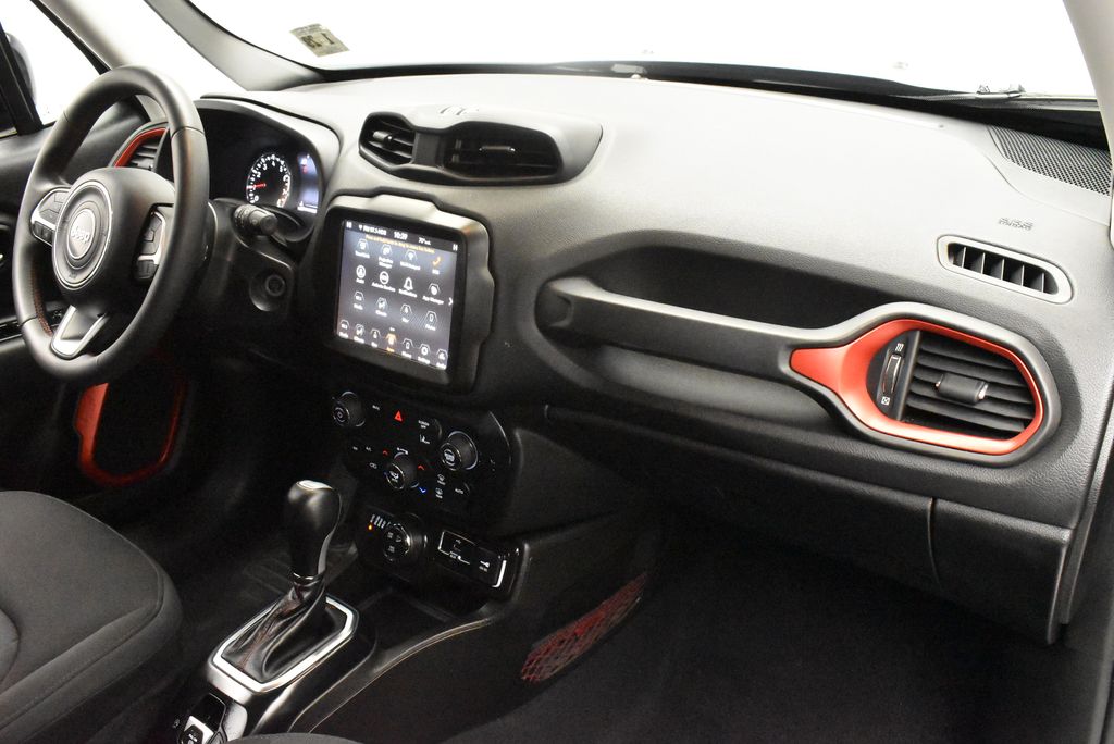 Thumbnail: 2023 Jeep Renegade - 25