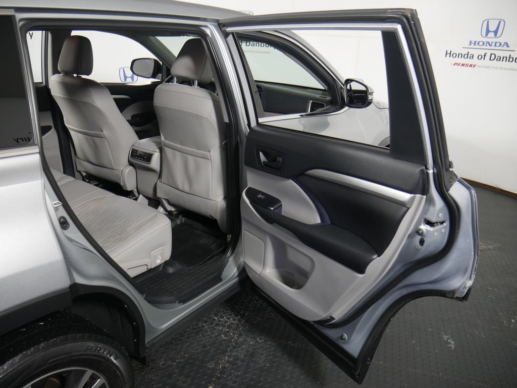 Thumbnail: 2019 Toyota Highlander - 8