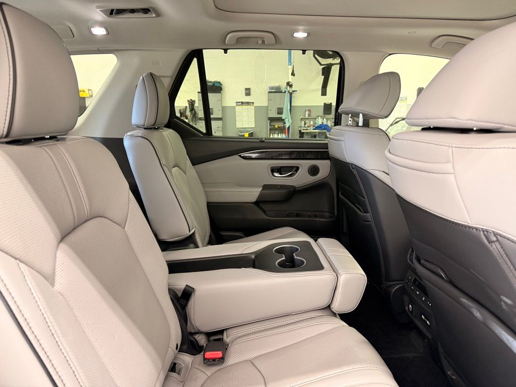 Thumbnail: 2023 Honda Pilot - 27