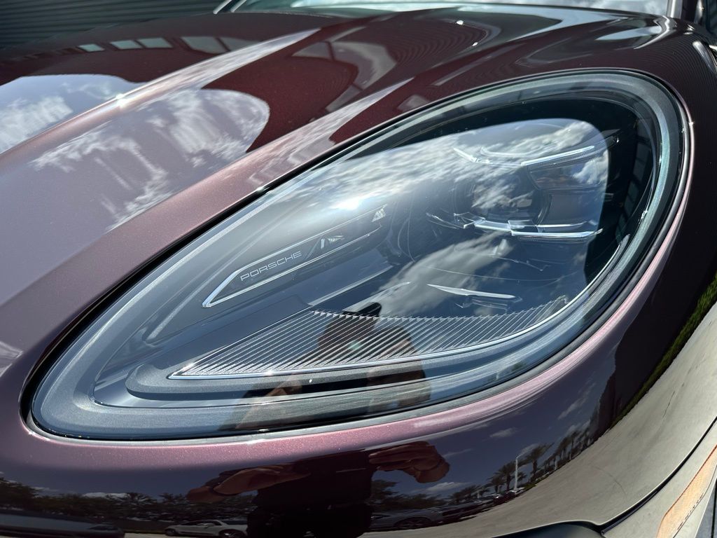 2025 Porsche Macan  13
