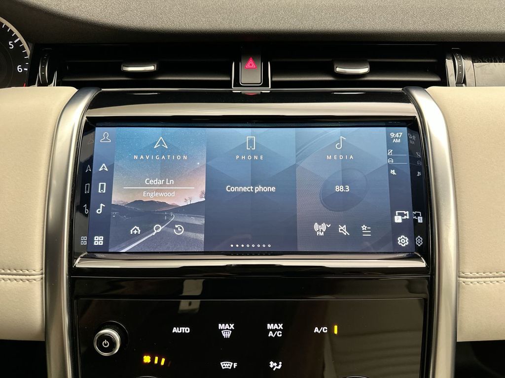 Thumbnail: 2022 Land Rover Discovery Sport - 13