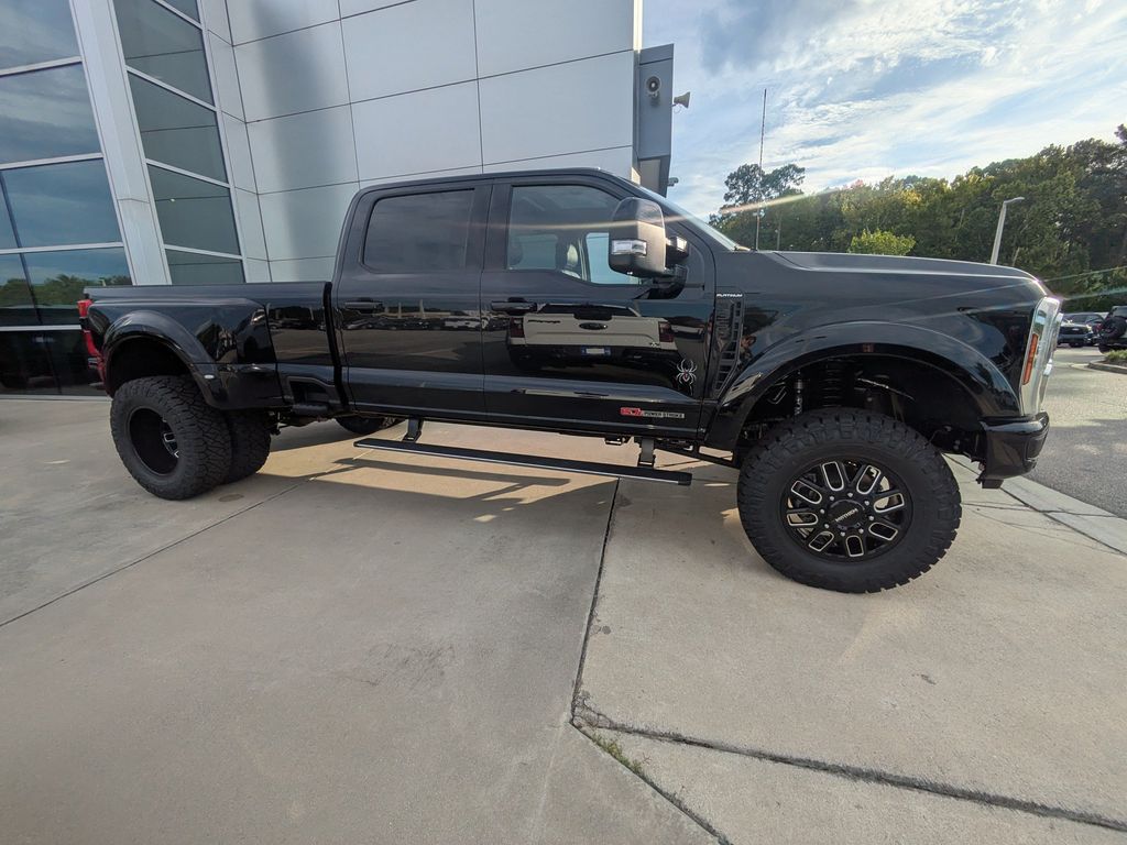 2026 Ford F-350 Super Duty Black Widow