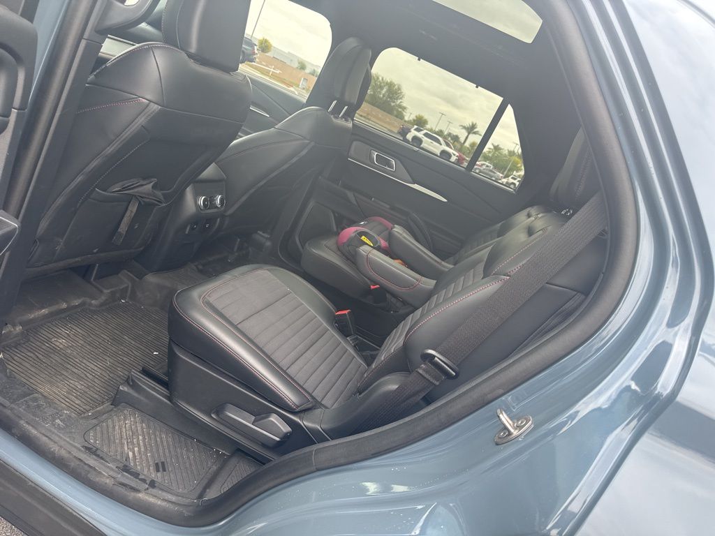 2025 Ford Explorer ST-Line 21