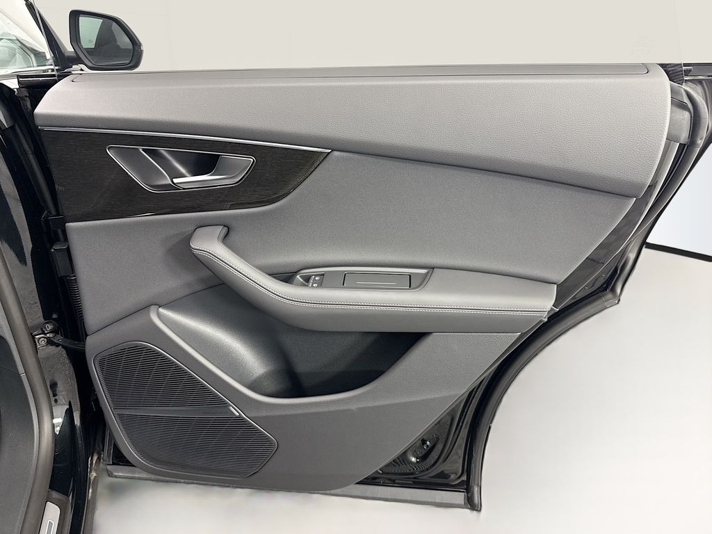 Thumbnail: 2026 Audi Q8 - 26