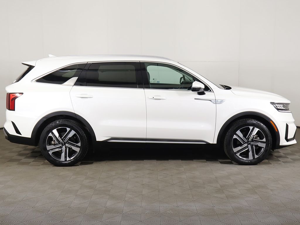Used 2022 White Kia EX image 20