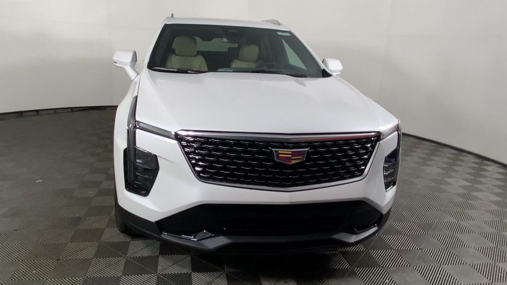 2025 Cadillac XT4 Premium Luxury 3