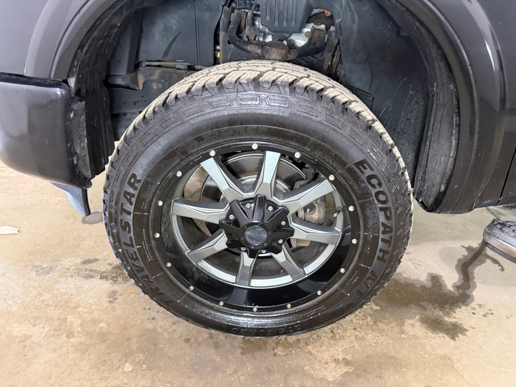 2017 Nissan Titan SL - Photo 23