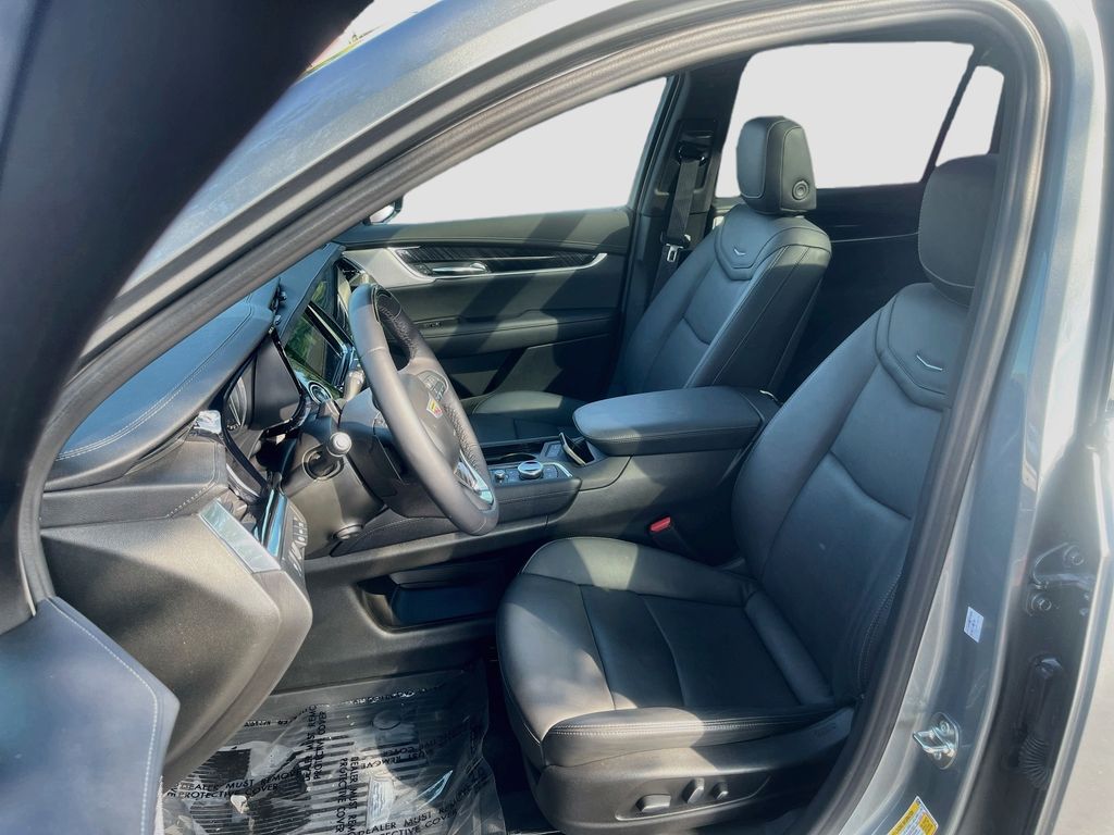 Used 2025 Silver Cadillac Premium Luxury image 22