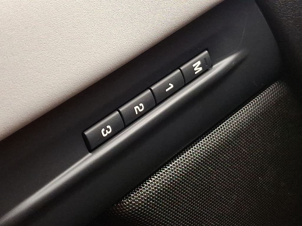 Thumbnail: 2026 Land Rover Range Rover Evoque - 18