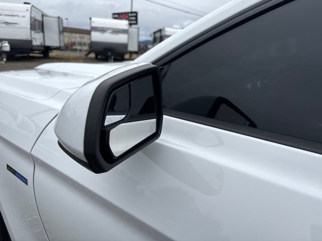 2017 Oxford White Ford Mustang V6 RWD Coupe