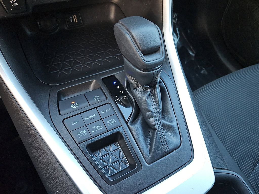 Thumbnail: 2023 Toyota RAV4 - 15