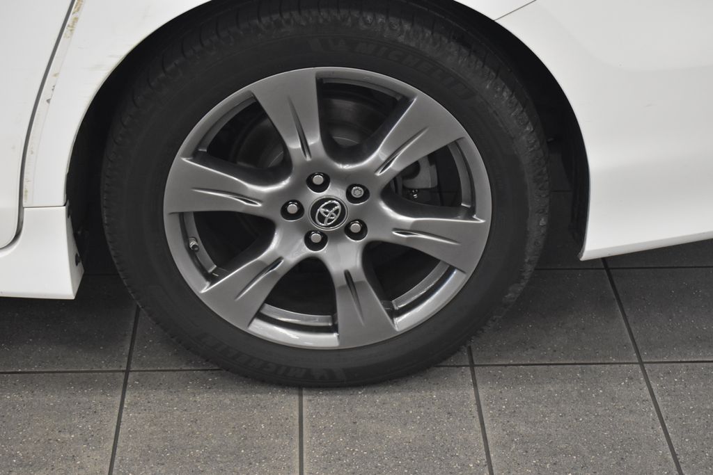 Thumbnail: 2019 Toyota Sienna - 11