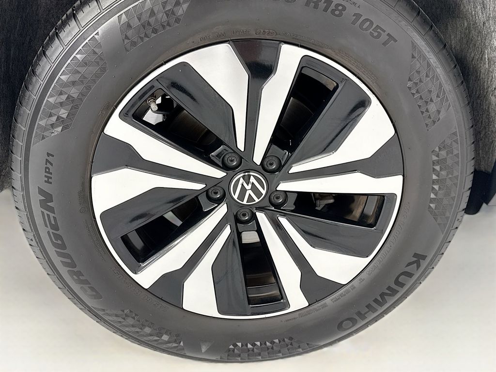 Used 2024 White Volkswagen 2.0T SE image 31