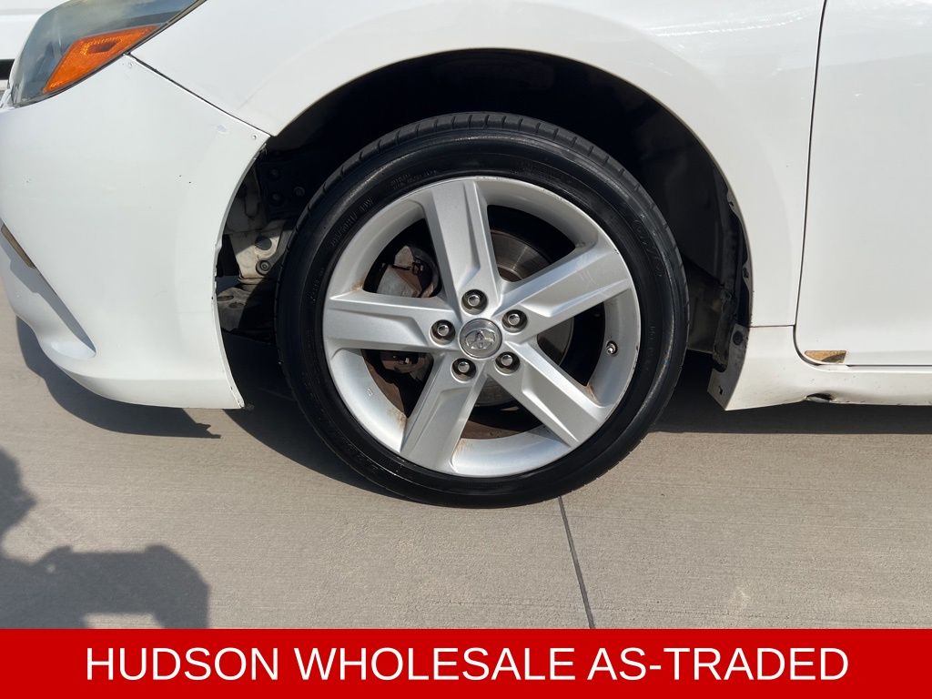2015 White Toyota Camry LE FWD Sedan