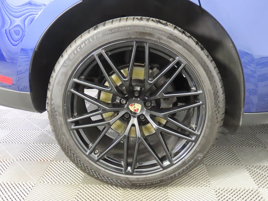 Thumbnail: 2022 Porsche Macan - 31