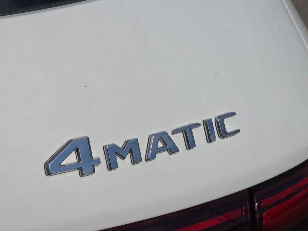New 2026 White Mercedes-Benz GLB 250 image 5