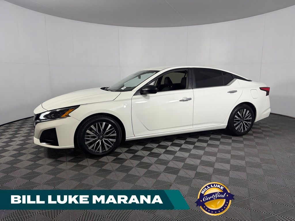 Glacier White 2025 Nissan Altima Sedan Front-Wheel Drive Continuously Variable Transmission