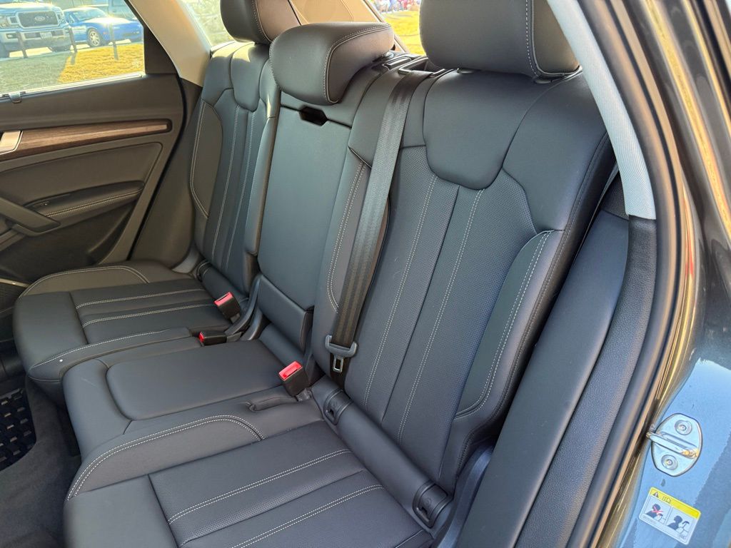 Thumbnail: 2025 Audi Q5 - 22