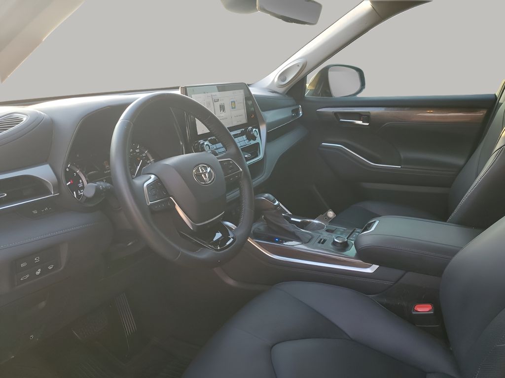 Used Car 2020 Toyota Highlander  Platinum For Sale Under $35,000 In Austin, Texas