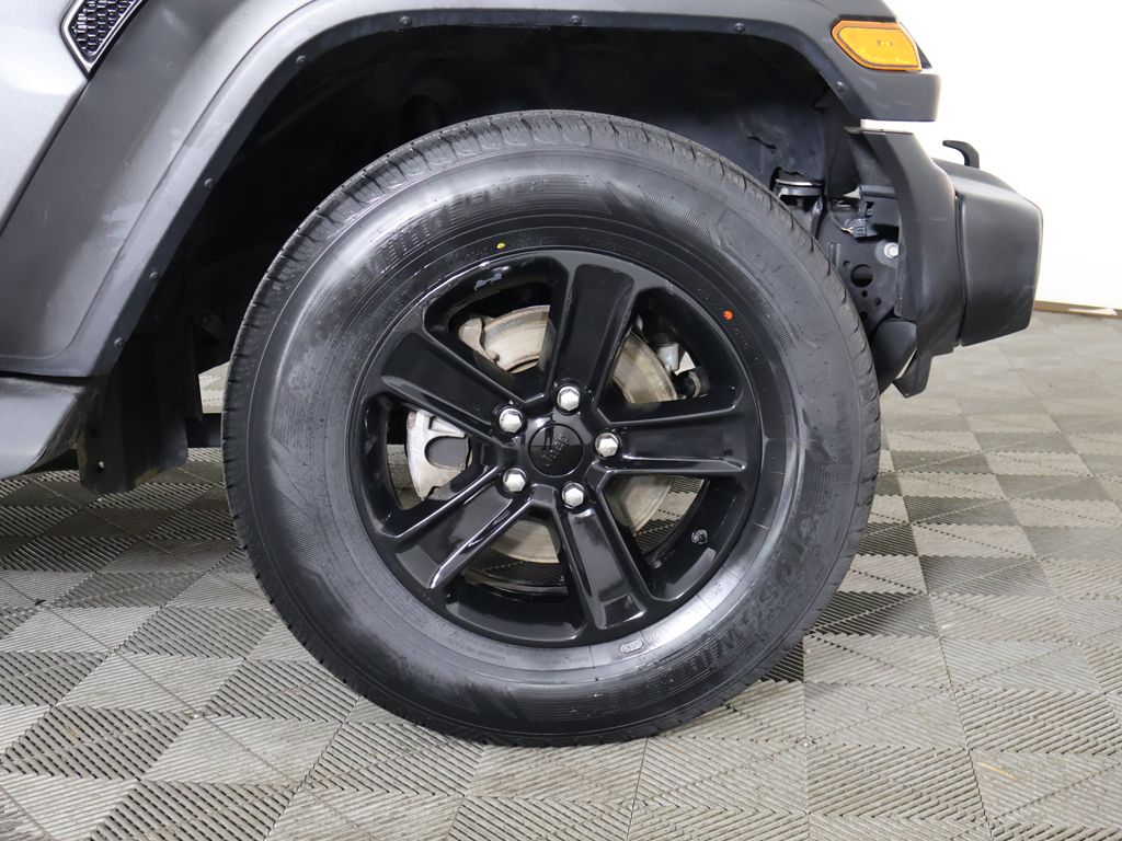 Used 2023 Gray Jeep Altitude image 19
