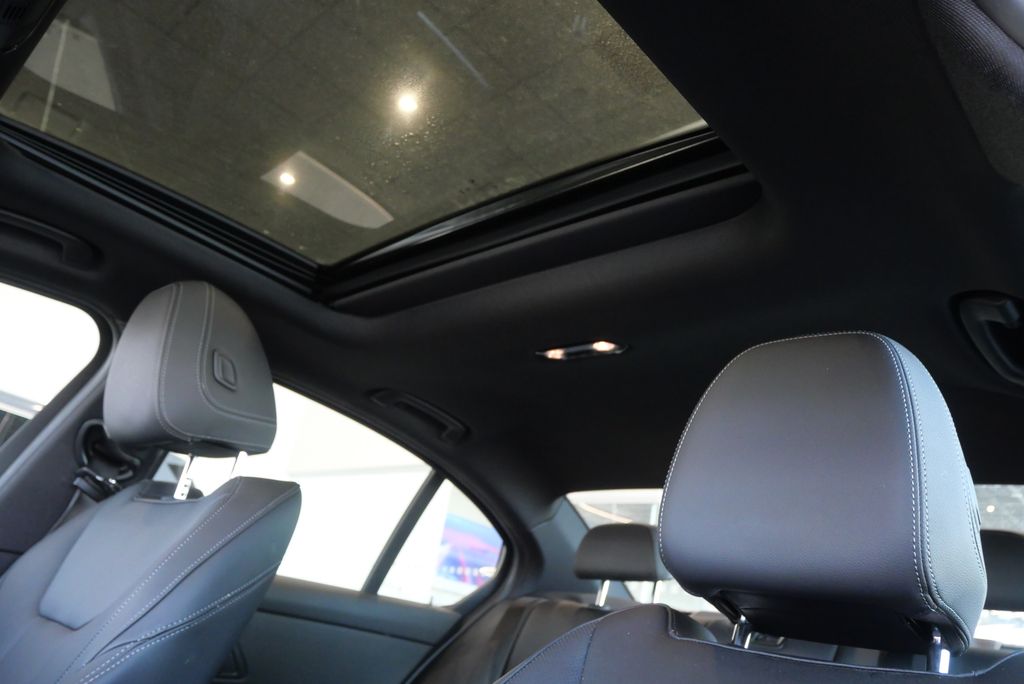 2024 BMW 3 Series 330i 9