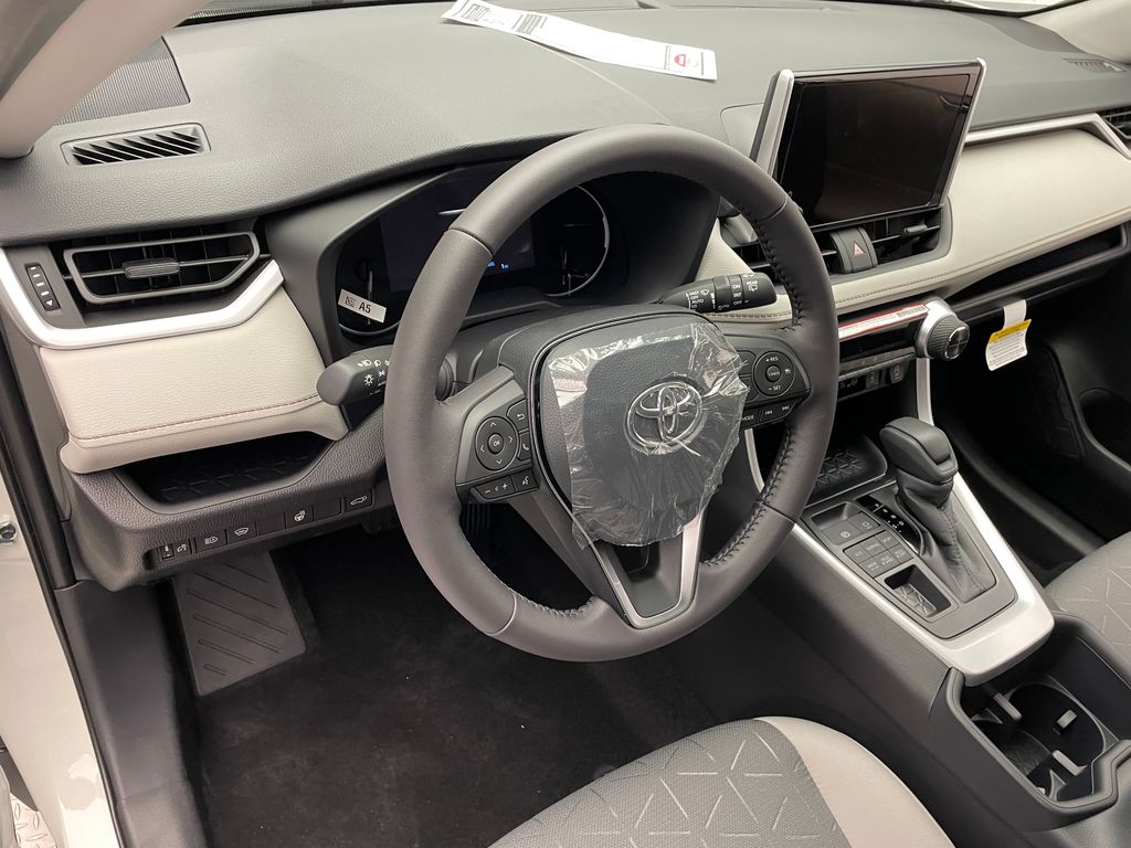 Thumbnail: 2025 Toyota RAV4 - 11
