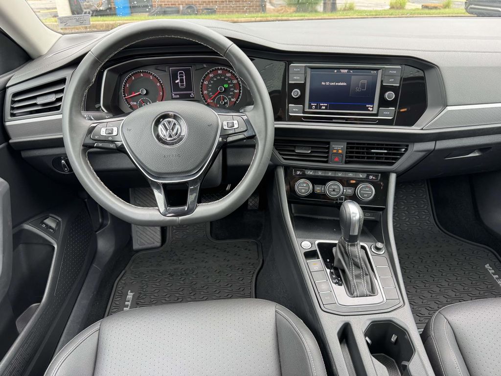 Certified Used 2021 White Volkswagen 1.4T SE image 17