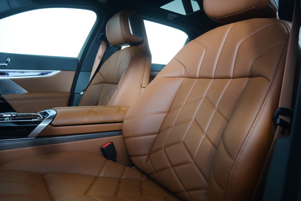 Thumbnail: 2026 BMW 7 Series - 10
