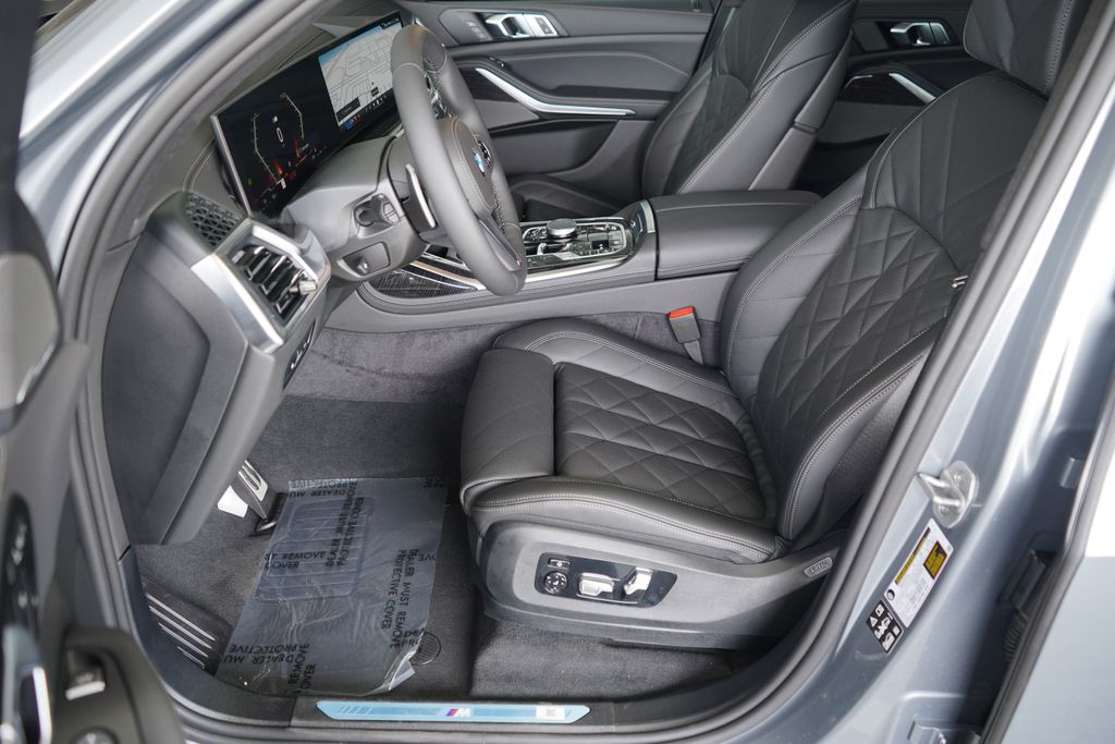 Thumbnail: 2026 BMW X7 - 10