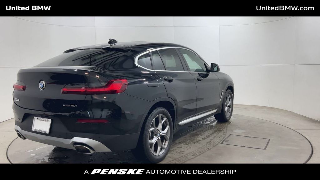 Thumbnail: 2025 BMW X4 - 8