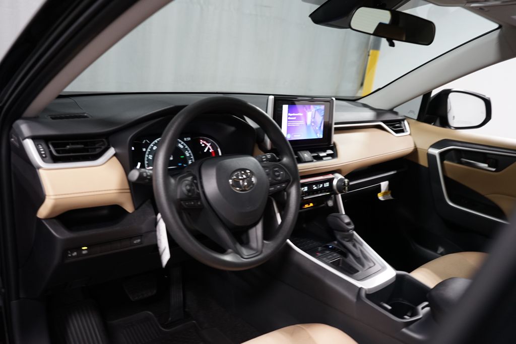 Thumbnail: 2025 Toyota RAV4 - 11