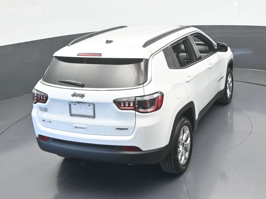 New 2026 Bright White Clearcoat Jeep Latitude image 43