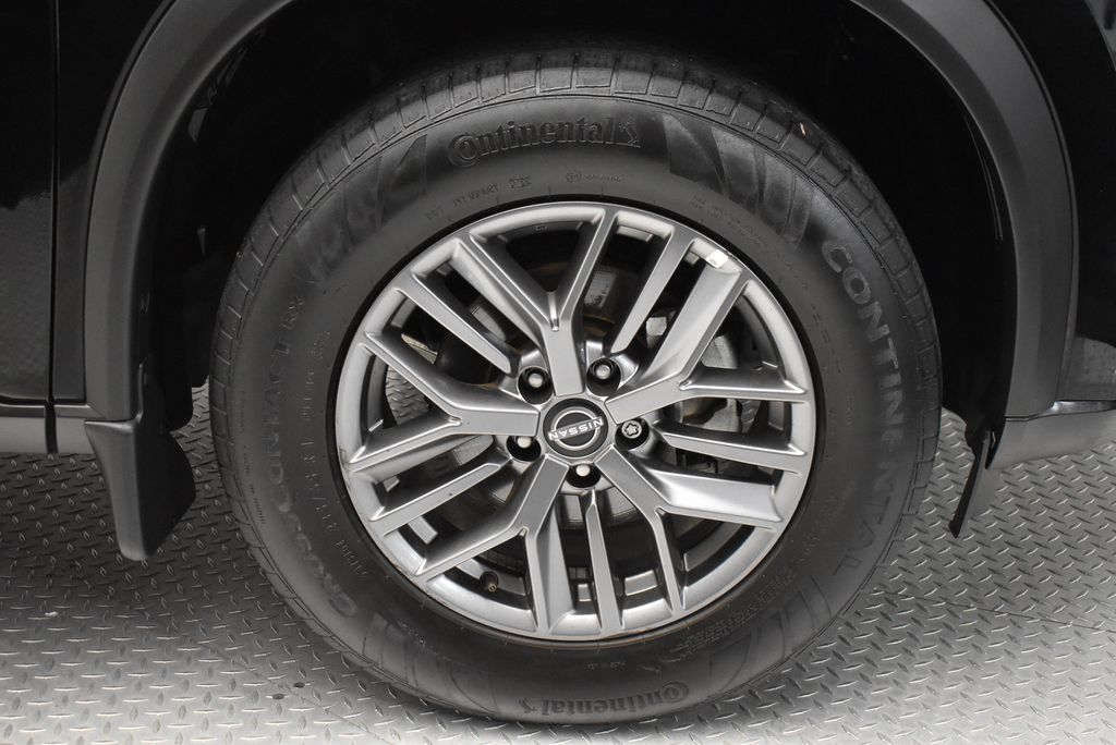2022 Nissan Rogue S 32